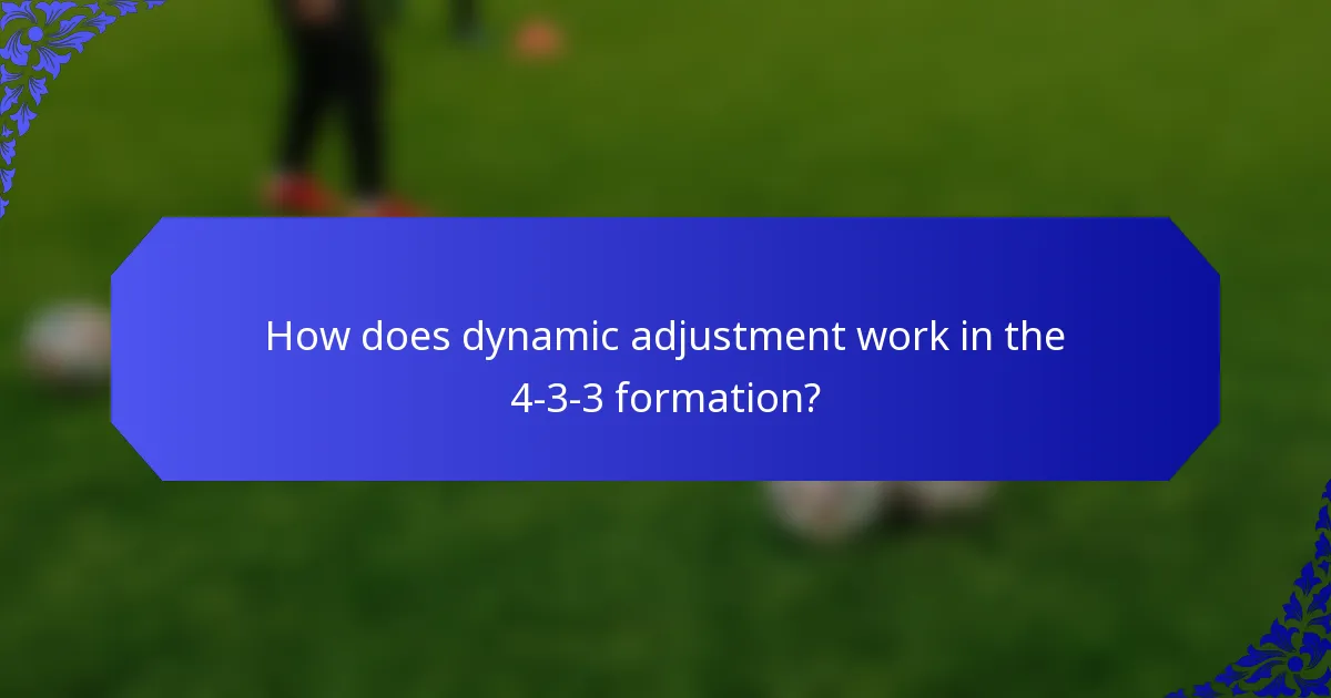 How does dynamic adjustment work in the 4-3-3 formation?